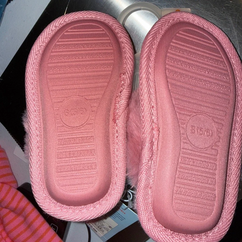 Cat & Jack Faux Fur Slippers Kids Size S 5/6 New Pink Metallic Elastic Strap